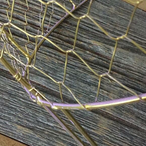 Farm house chicken wire basket with handle - Picture 5 of 6